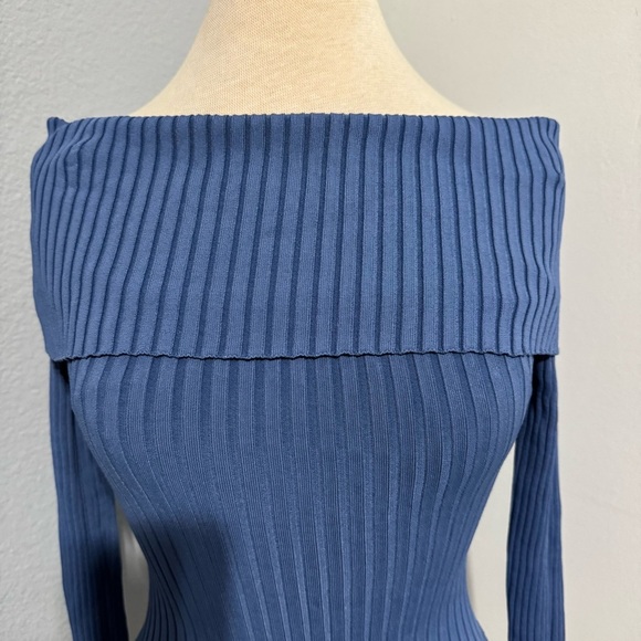 BCBGMaxAzria Blue Off-the-Shoulder Elegant Stretchy Sweater Size XXS - Picture 4 of 17